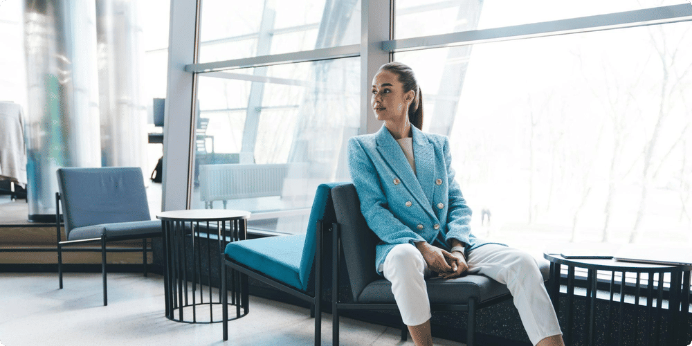 Les avantages de choisir une chaise sans accoudoirs pour votre bureau